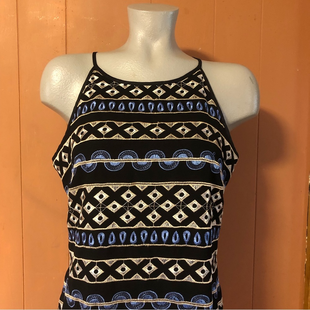 WHBM Embroidered Shift Dress, 6 - Picture 6 of 10